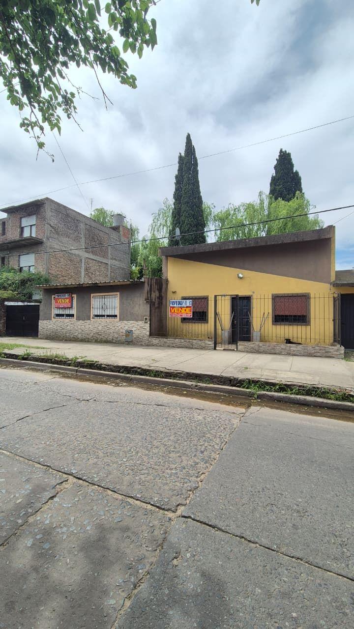 Exclusivo Villa del Carmen: Casa Completa con Pileta en Calle Barrientos. - Imagen 1