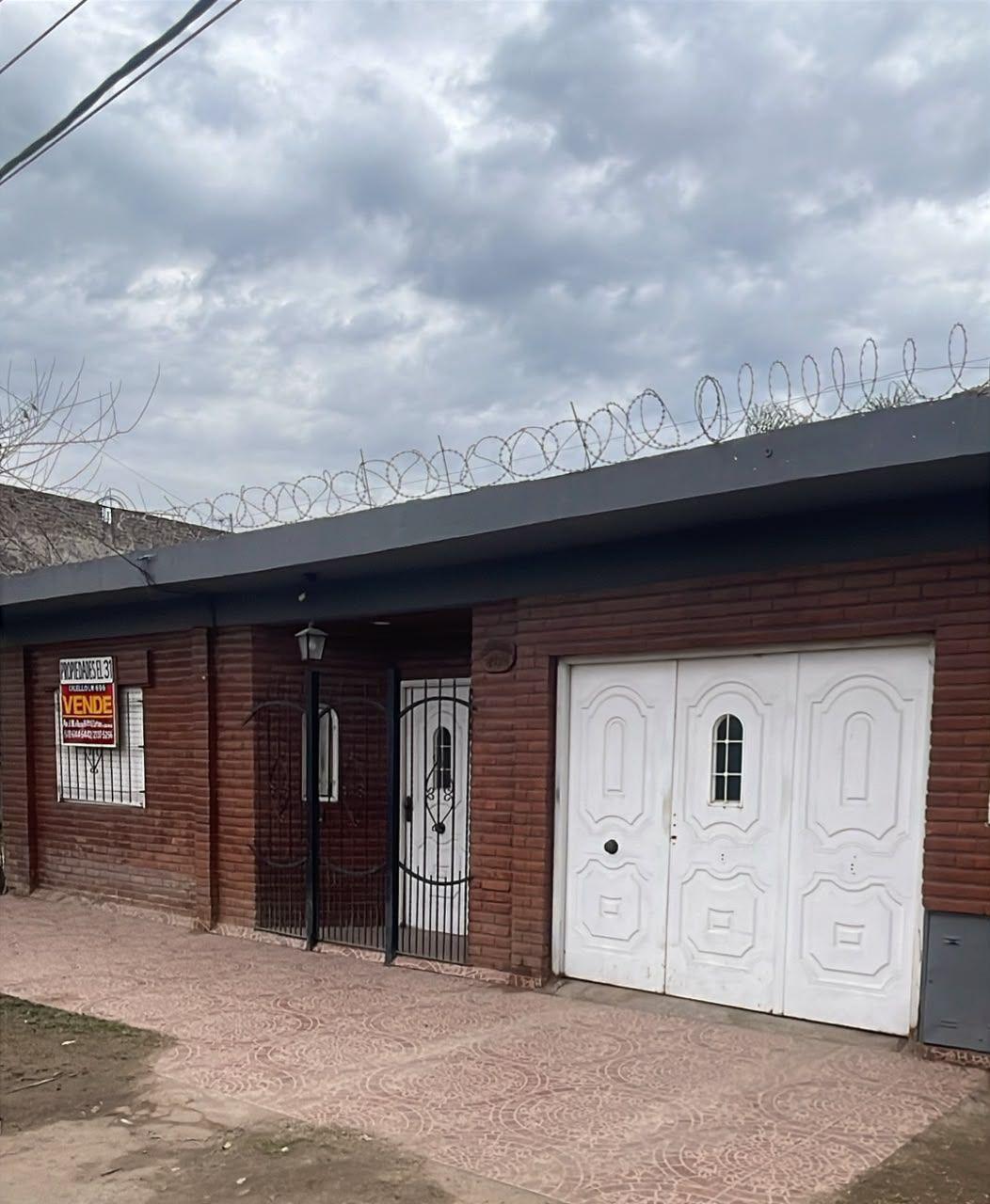 🏡 ¡EXCELENTE CASA EN VENTA CON QUINCHO Y PILETA - KM 35! 🏡