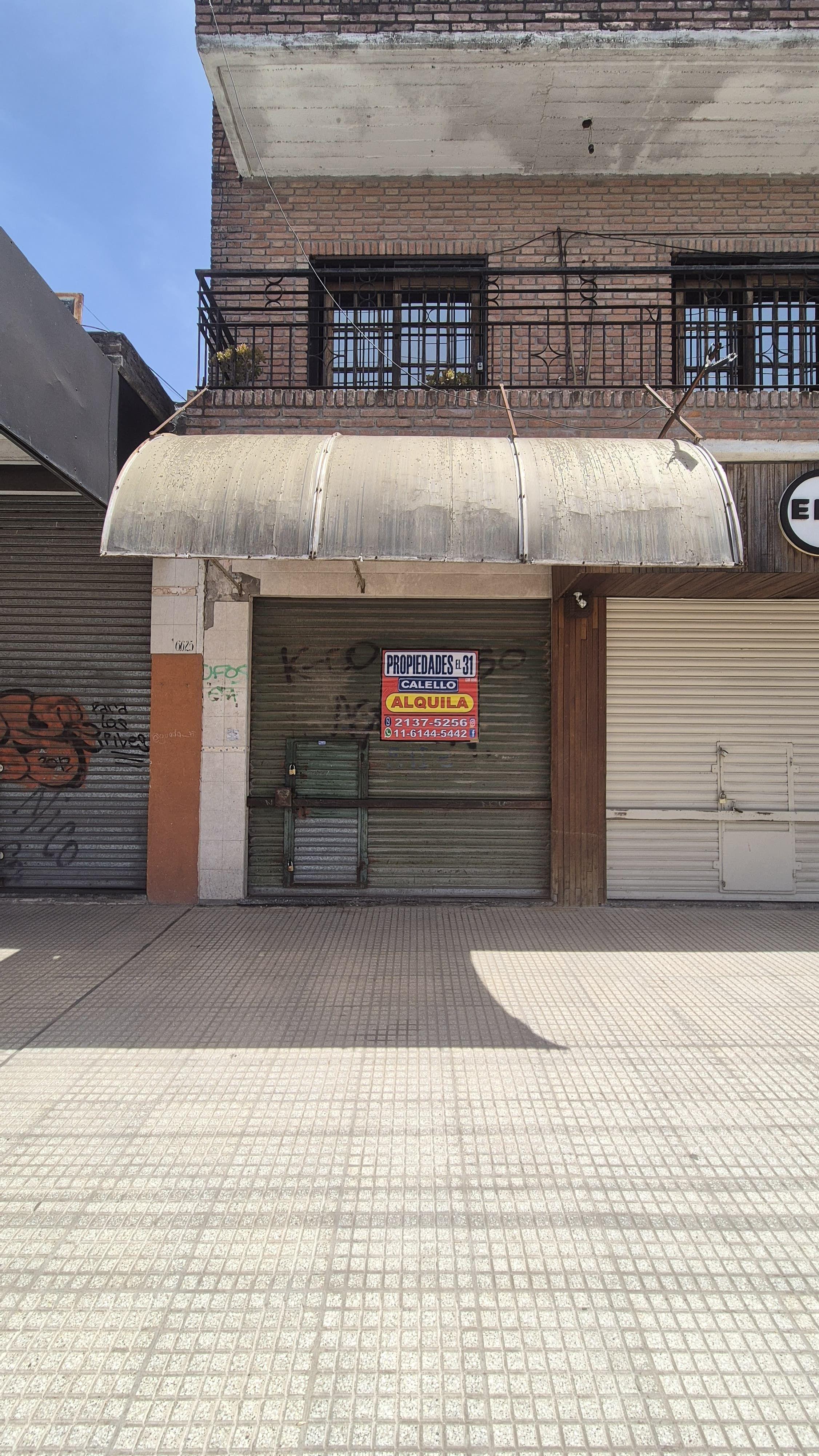 LOCAL EN CENTRO COMERCIAL - Imagen 1